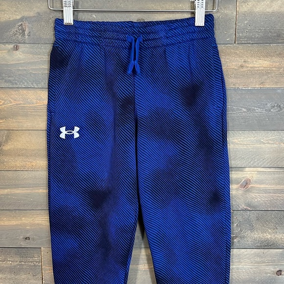 New Boys' UA Rival Fleece Printed Joggers Size YSM  (Youth Small) in Blue (B) - Picture 4 of 14